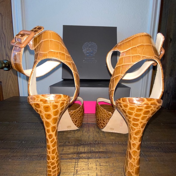 NEW Vince Camuto heels 9 1/2 M - Picture 3 of 5